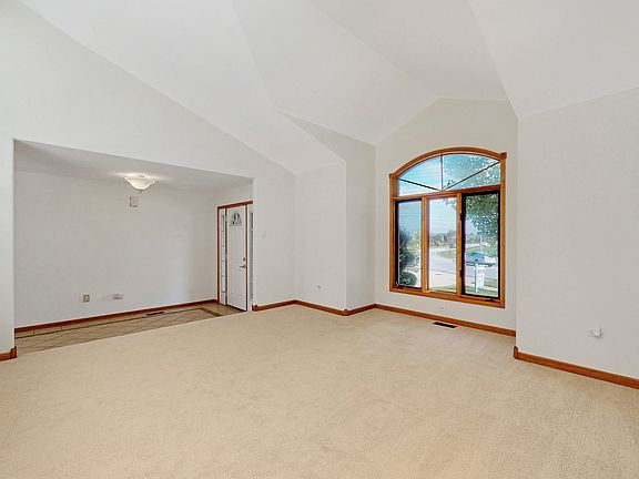 4th image of 8400 Brookside Glen Dr