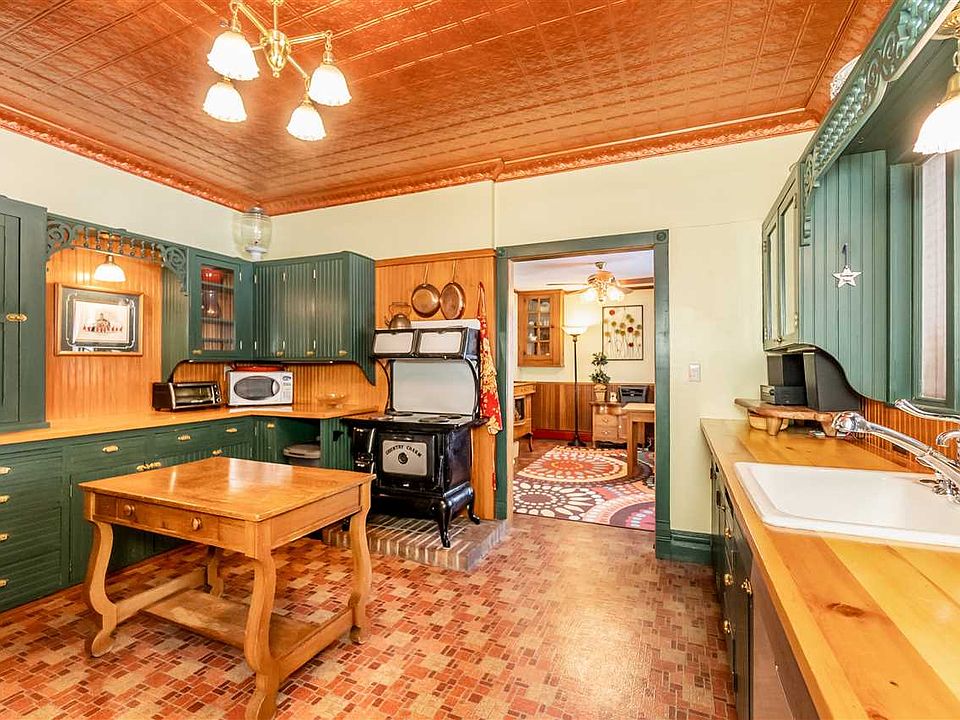 400 W 1st St, Sumner, IA 50674 Zillow