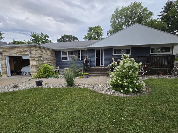 1879 Fairway Ct, Kankakee, IL 60901