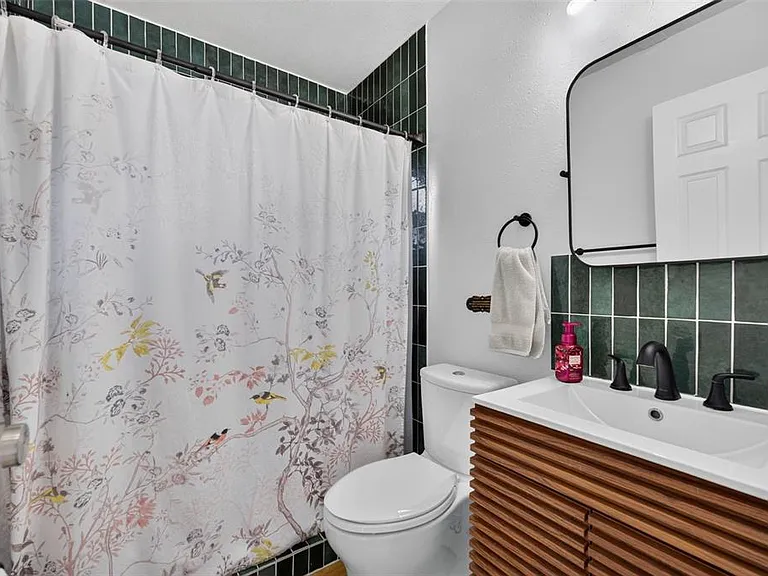 1822 Canton St — Photo 19