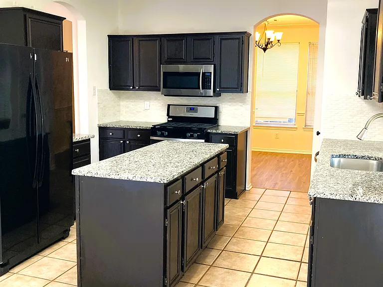 2078 Belvedere Dr — Photo 8