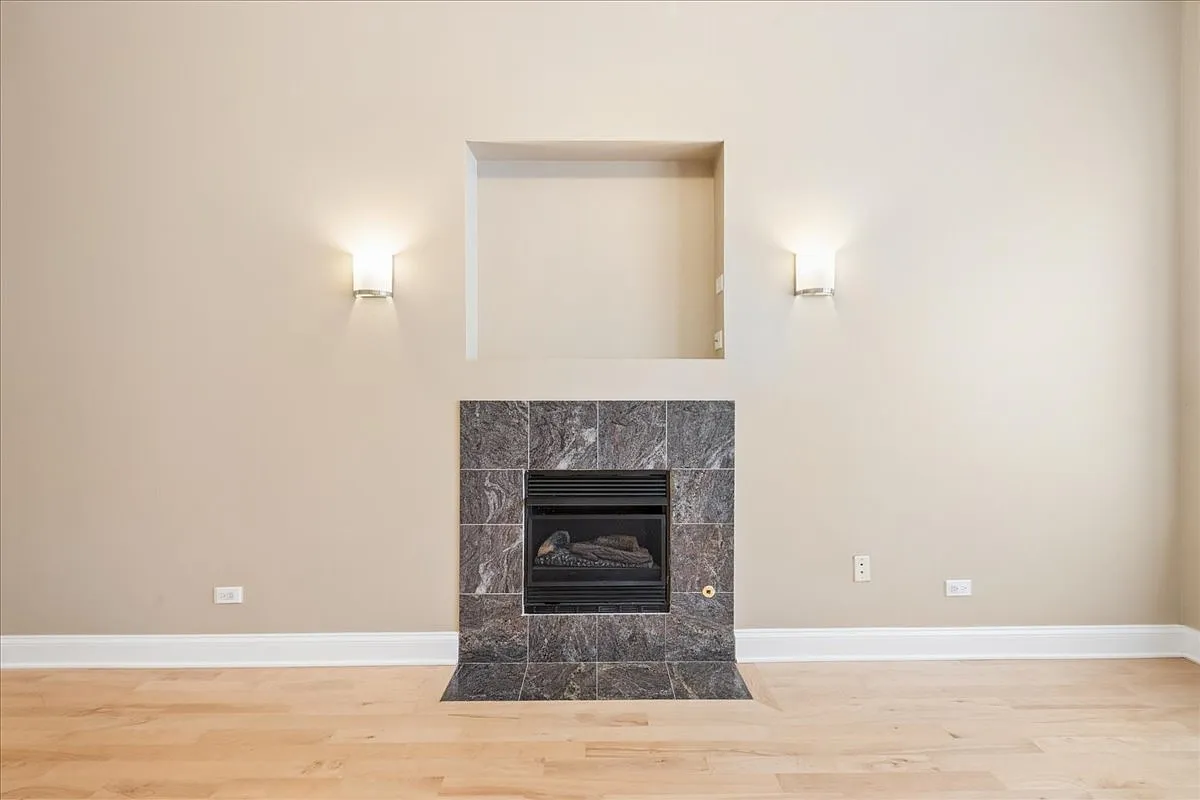 2 bed, 1200 sqft, $2,500 — Photo 4