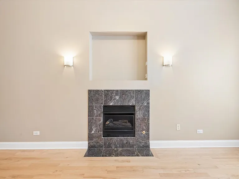 4220 S Champlain Ave #3S — Photo 4
