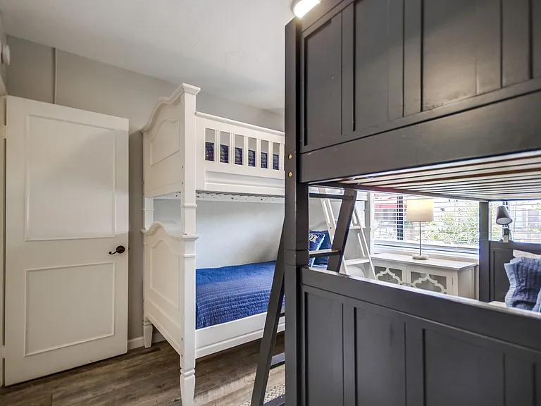 824 Island Ct #1 — Photo 33