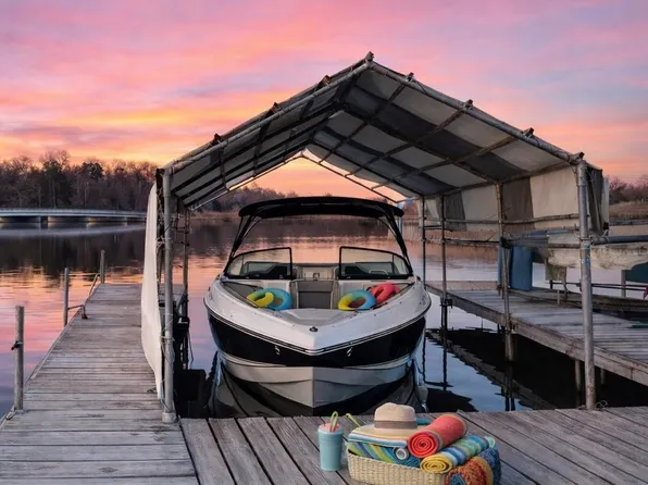 19900 Cottagewood Rd, Excelsior, MN 55331