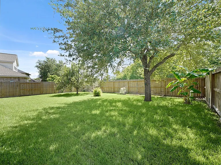 714 Coggins Point Way — Photo 30