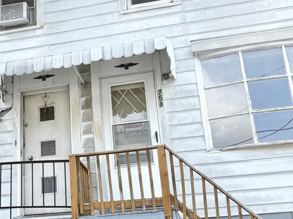 758 W Walnut St, Pottsville, PA 17901