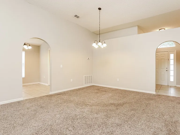 1168 Welch Hill Cir — Photo 4