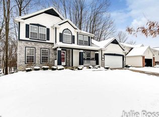 3550 Long Grove Dr SE, Kentwood, MI 49512