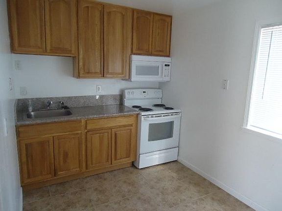 3rd image of 1730 Jefferson Blvd APT 9