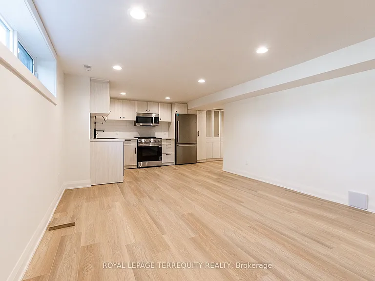 23 Decarie Cir #BASEMENT — Photo 10