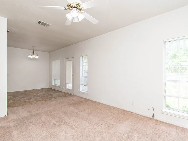 5804 Hamza Cir — Photo 2