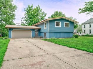 205 E Calumet Ave, George, IA 51237