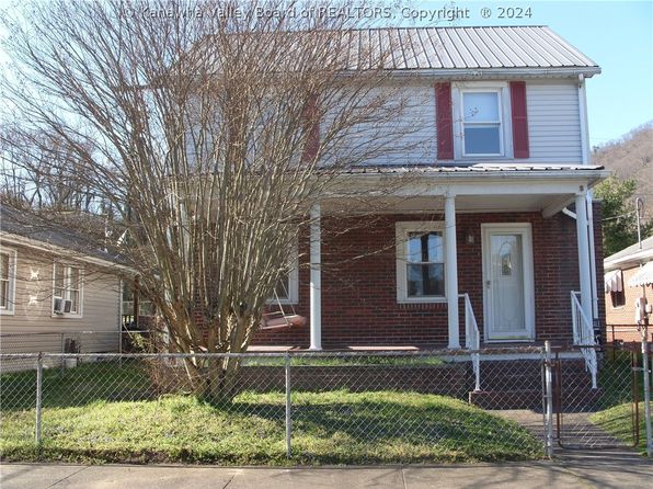 104 A St, Montgomery, WV 25136