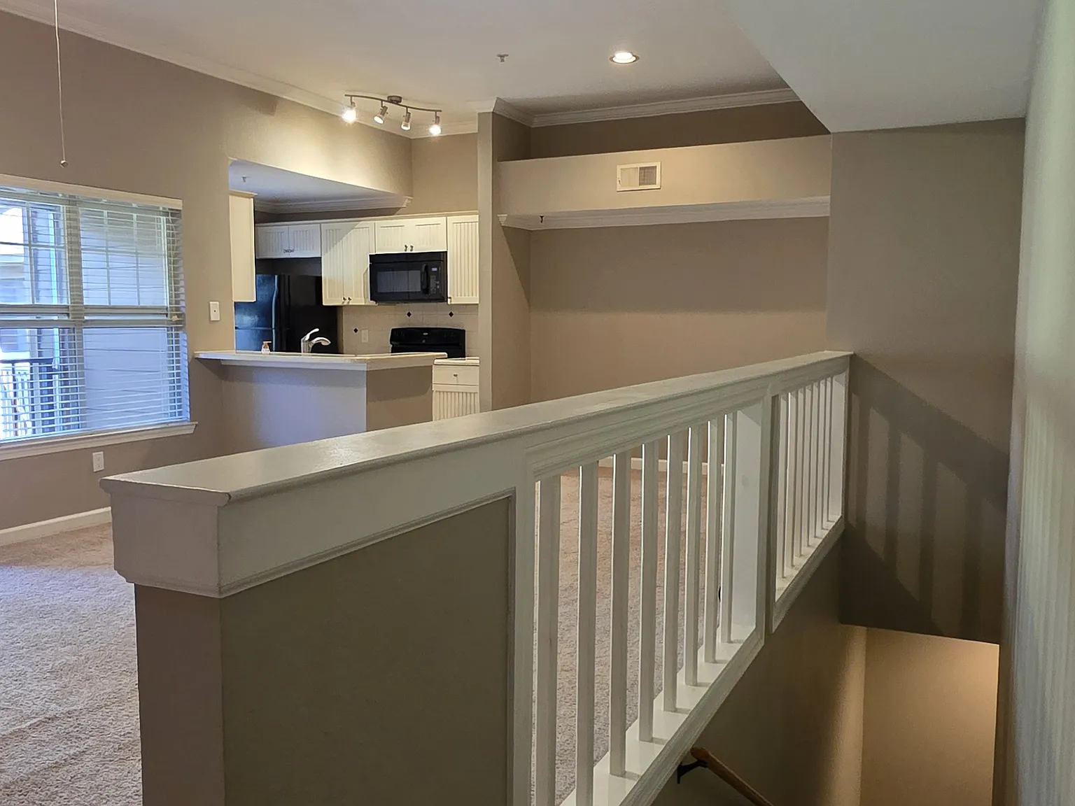 400 Summit Ridge Pl — Photo 2