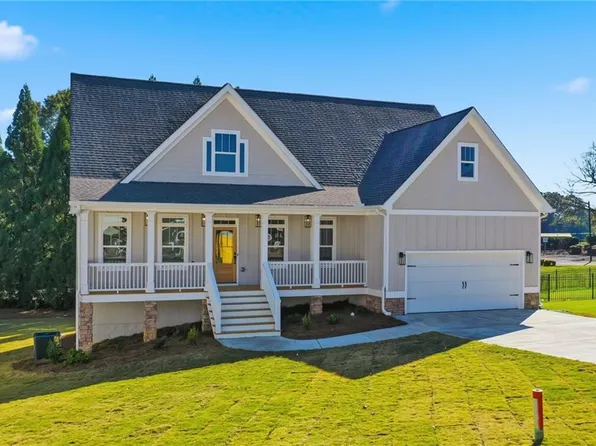 105 Bob White Dr, Calhoun, GA 30701