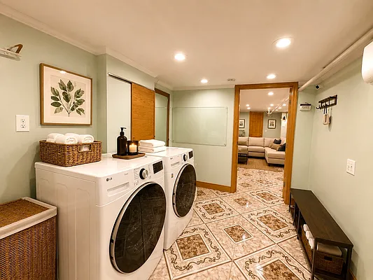Laundry, photo 1