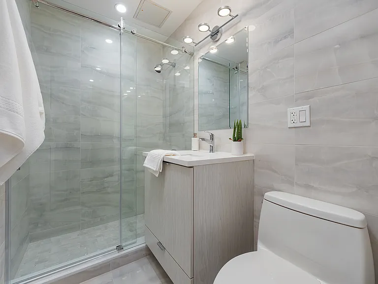 328 Grand St #2A — Photo 4