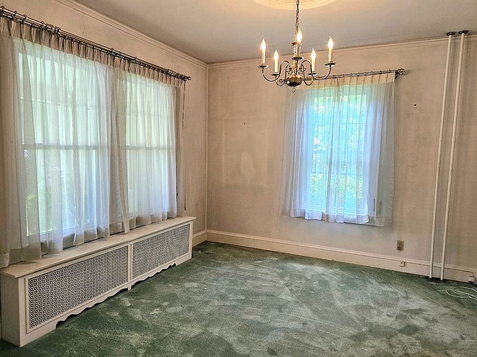 16th image of 270 Riverside Dr