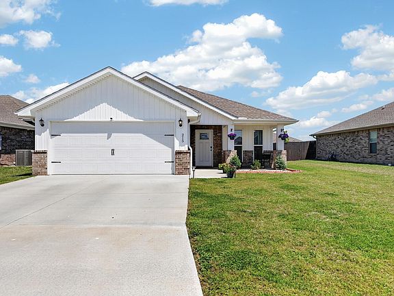 2nd image of 215 Sophia Jane Lane