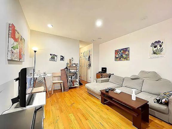 5th image of 1294 Halsey St APT 3R