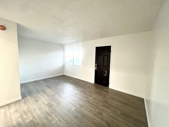 5th image of 4006 Ingraham St #3