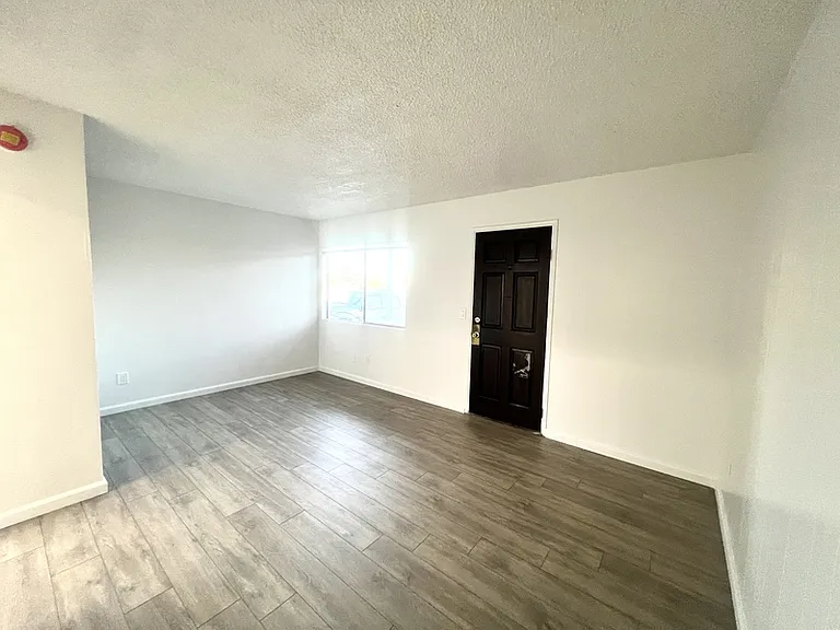 4006 Ingraham St #3 — Photo 5