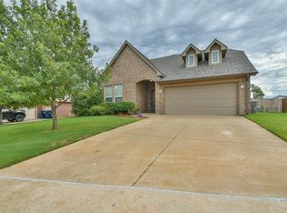 8704 Stacy Lynn Ln, Yukon, OK 73099