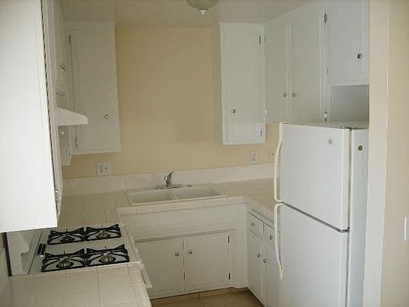 4th image of 705 Amapola Ave APT D