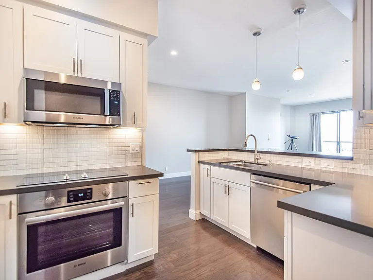 925 Corbett Ave #302 — Photo 4