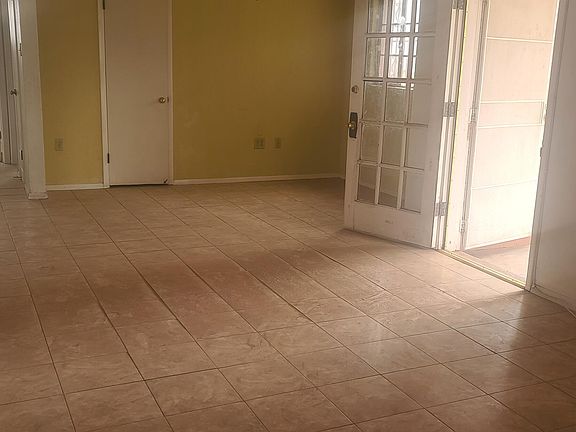 3rd image of 1601 Globe Cir