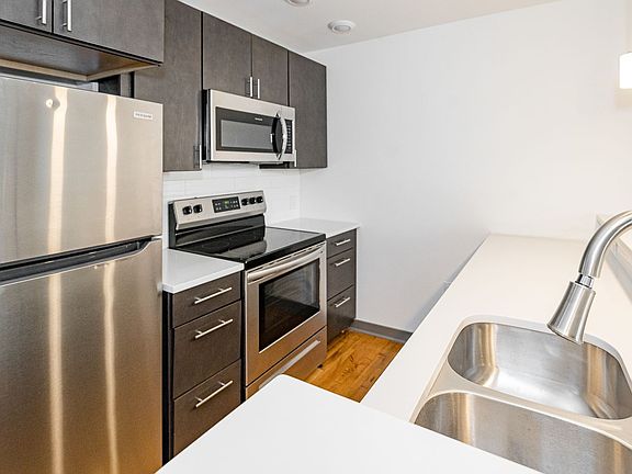 4th image of 1809 E Franklin St #6204