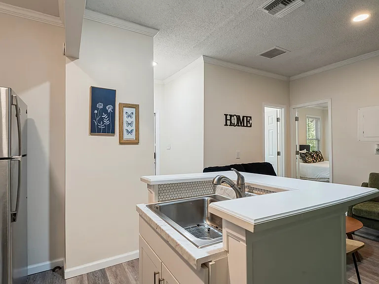 1019 W Rowan St #2 — Photo 5