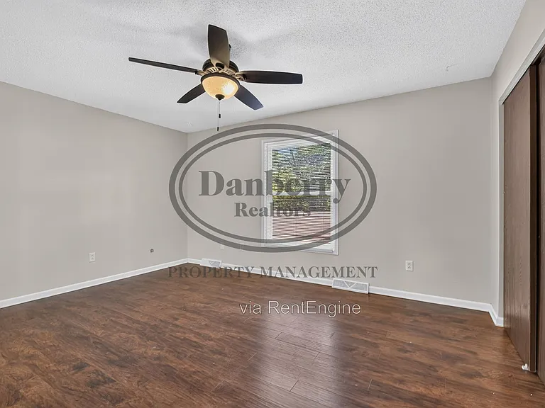 5409 Westcastle Dr #4 — Photo 18