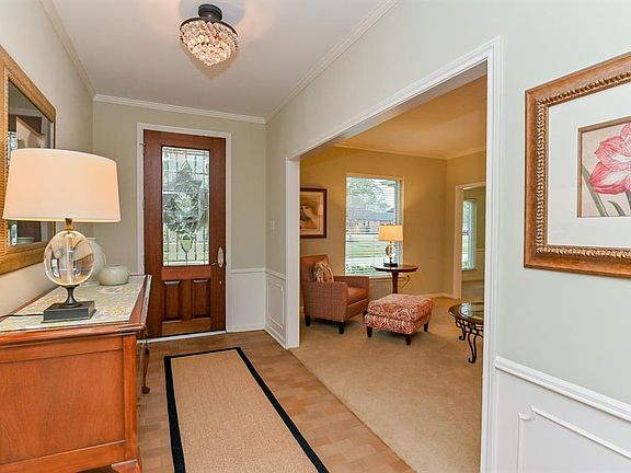 4th image of 619 Longview Dr