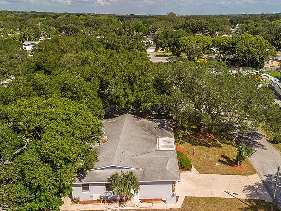 5th image of 1716 Balmoral Dr
