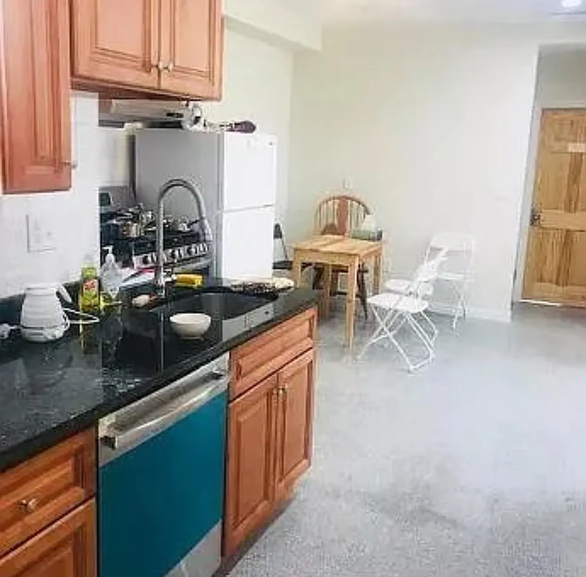 4 bed, 1200 sqft, $5,200 — Photo 3