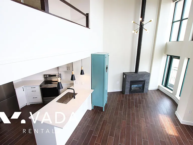 22 Cordova St E #808 — Photo 3