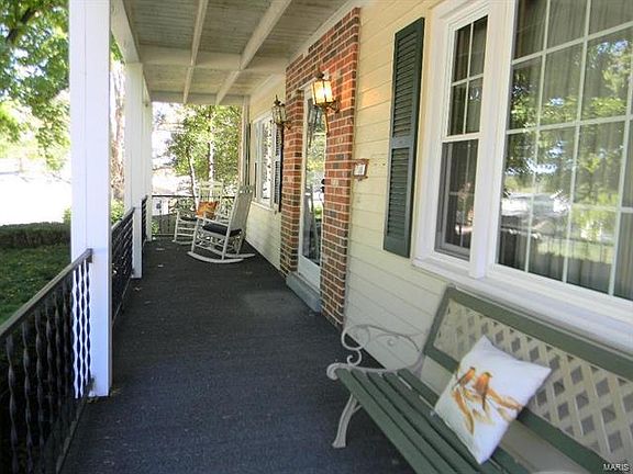 5th image of 314 Marguerite St