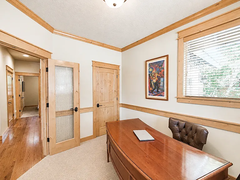 459 NW Broadway St — Photo 8