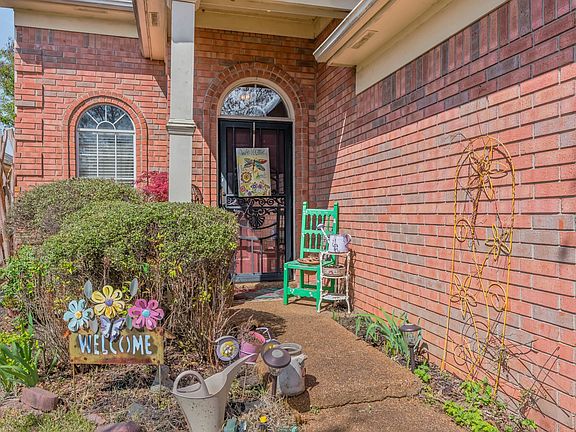 2nd image of 8660 Ashley Glen Cir N