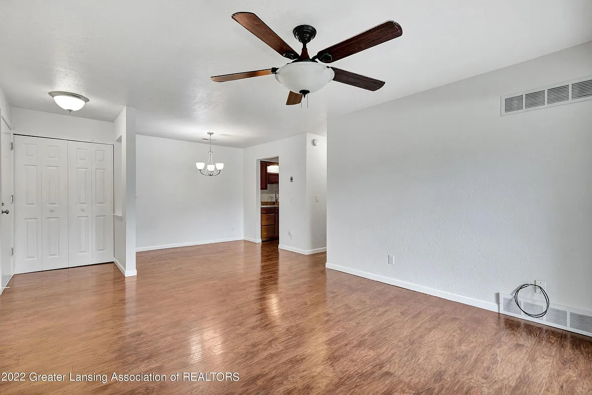 Building Photo - 1717 Maple Rdg #45