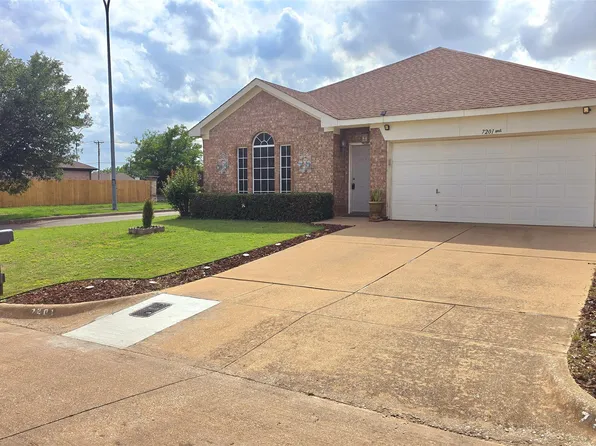 7201 Park Creek Cir W, Fort Worth, TX 76137