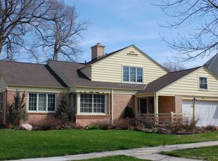 2100 E Glendale Ave, Whitefish Bay, WI 53211