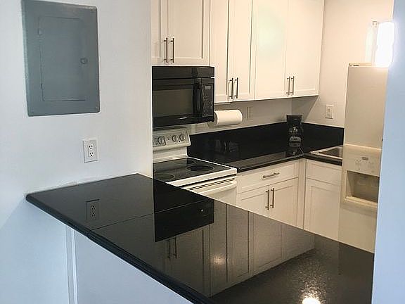 4th image of 850 NW 87th Ave APT 303