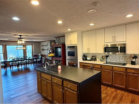 3rd image of 4570 Settles Bridge Rd