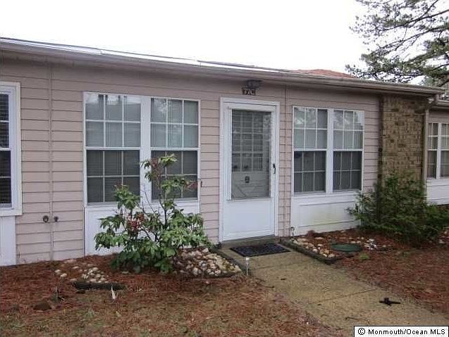 1st image of 77 Cambridge Cir