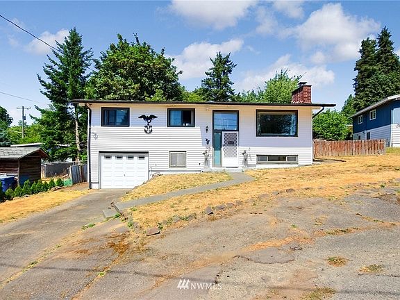 2nd image of 2414 S 139th St