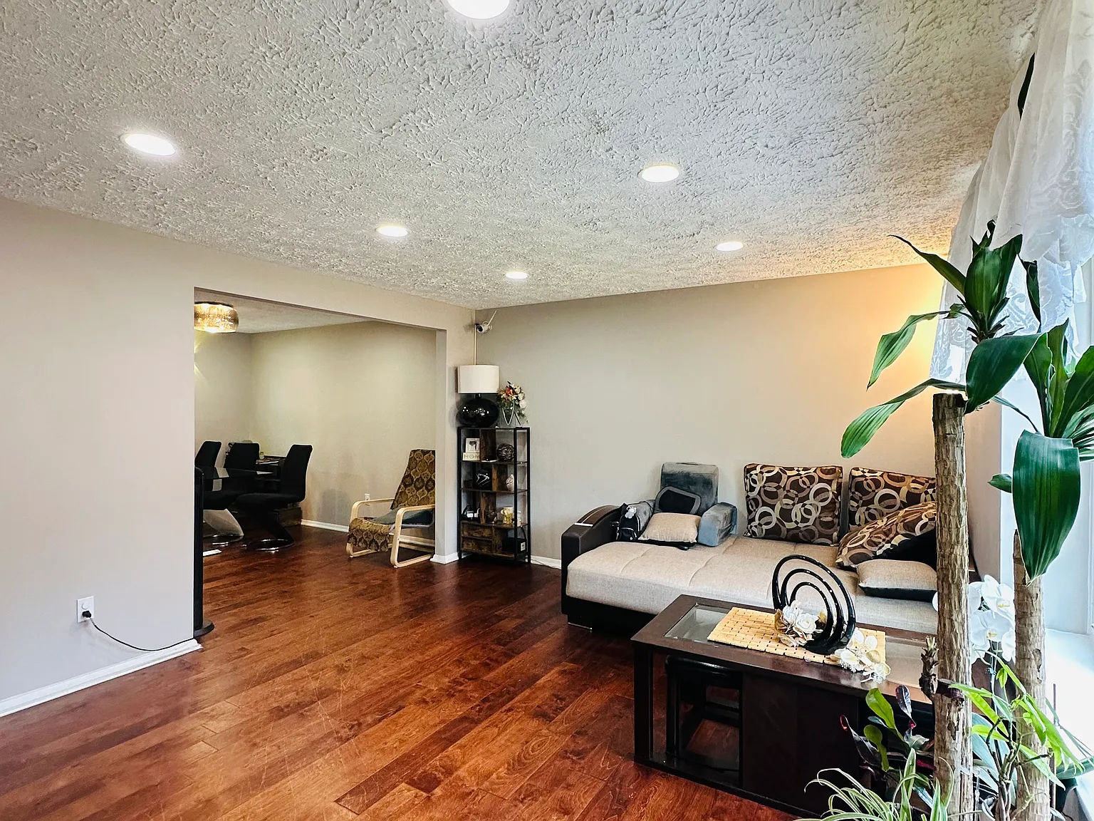 4 bed, 1846 sqft, $3,499 — Photo 3
