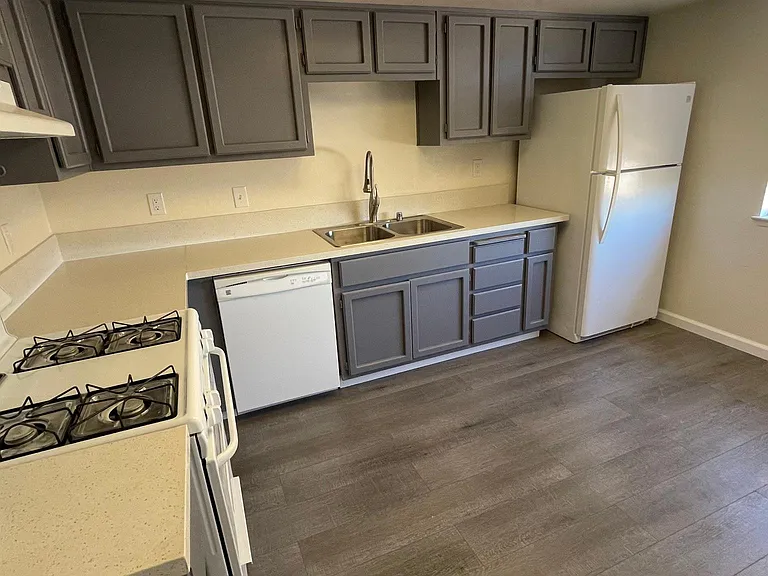 405 S Sunset St #C — Photo 8